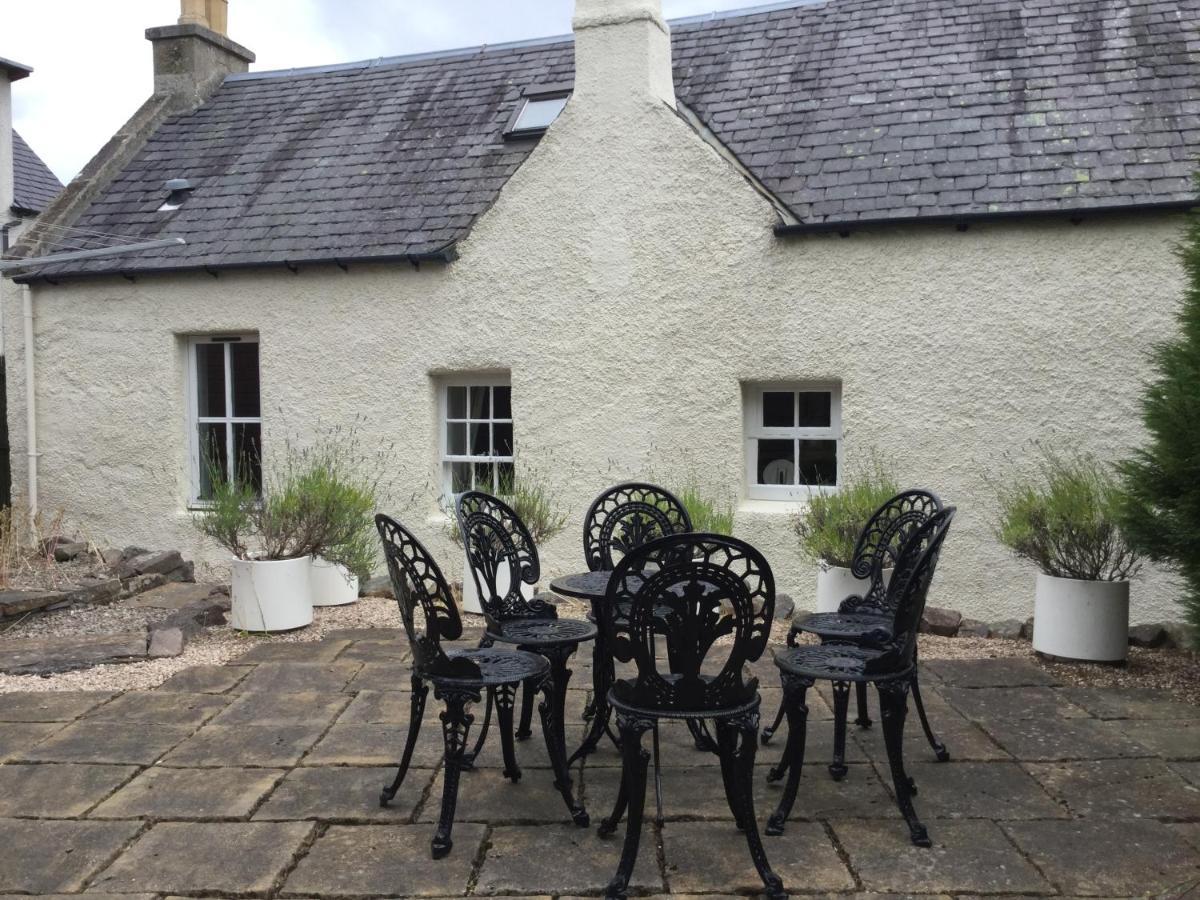 Three-Bedroom Old Cottage Free Parking Inverness Bagian luar foto