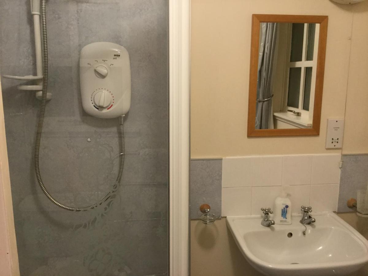 Three-Bedroom Old Cottage Free Parking Inverness Bagian luar foto