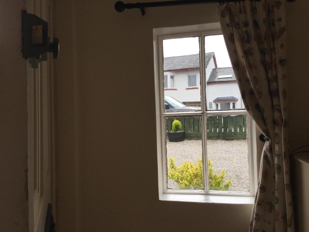 Three-Bedroom Old Cottage Free Parking Inverness Bagian luar foto