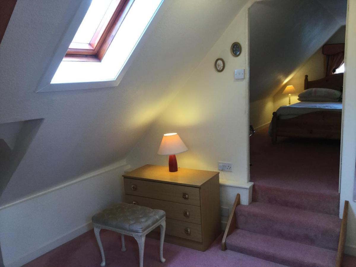 Three-Bedroom Old Cottage Free Parking Inverness Bagian luar foto