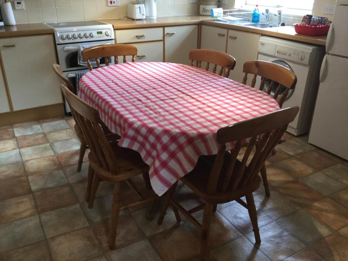 Three-Bedroom Old Cottage Free Parking Inverness Bagian luar foto