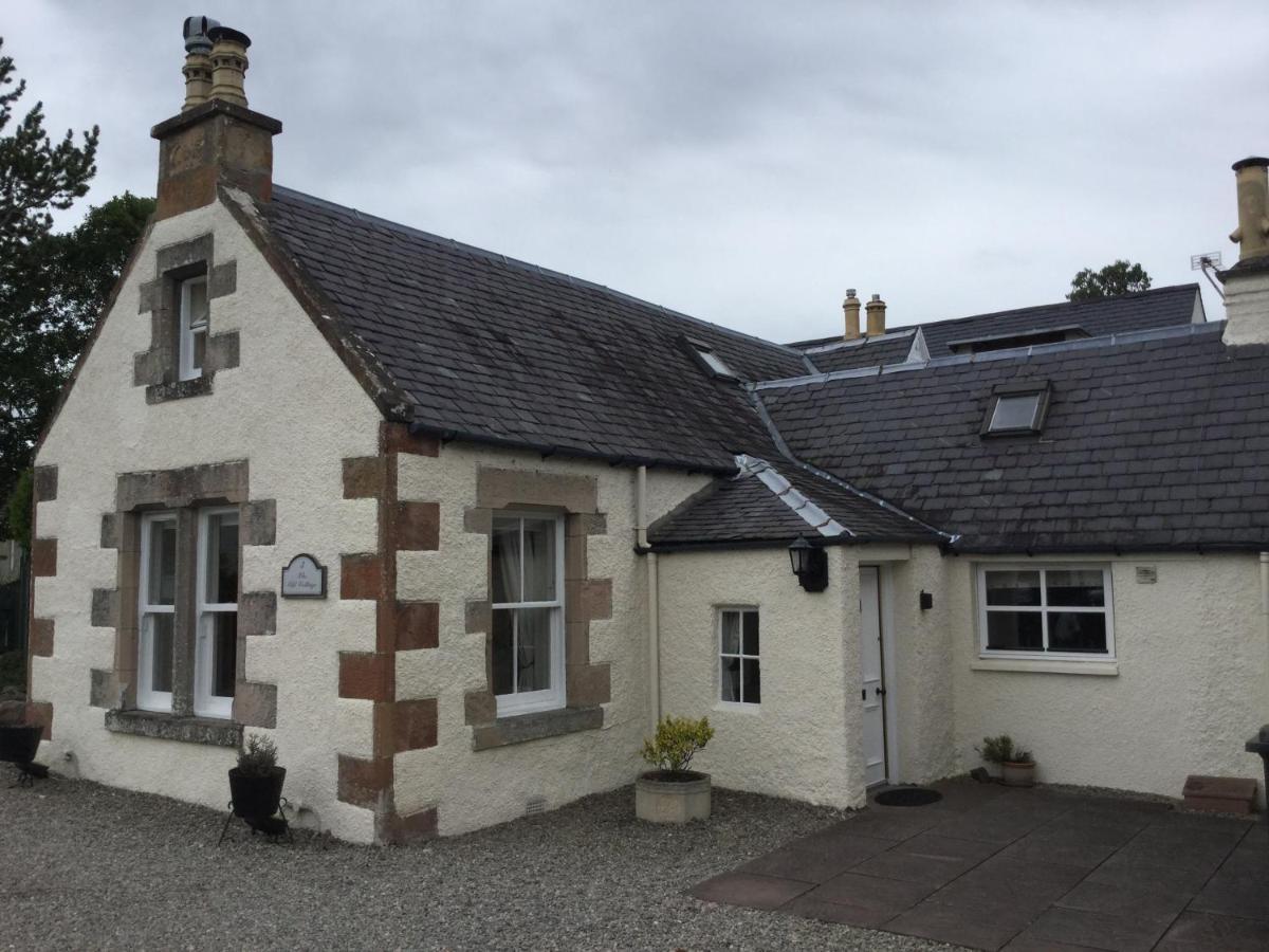 Three-Bedroom Old Cottage Free Parking Inverness Bagian luar foto