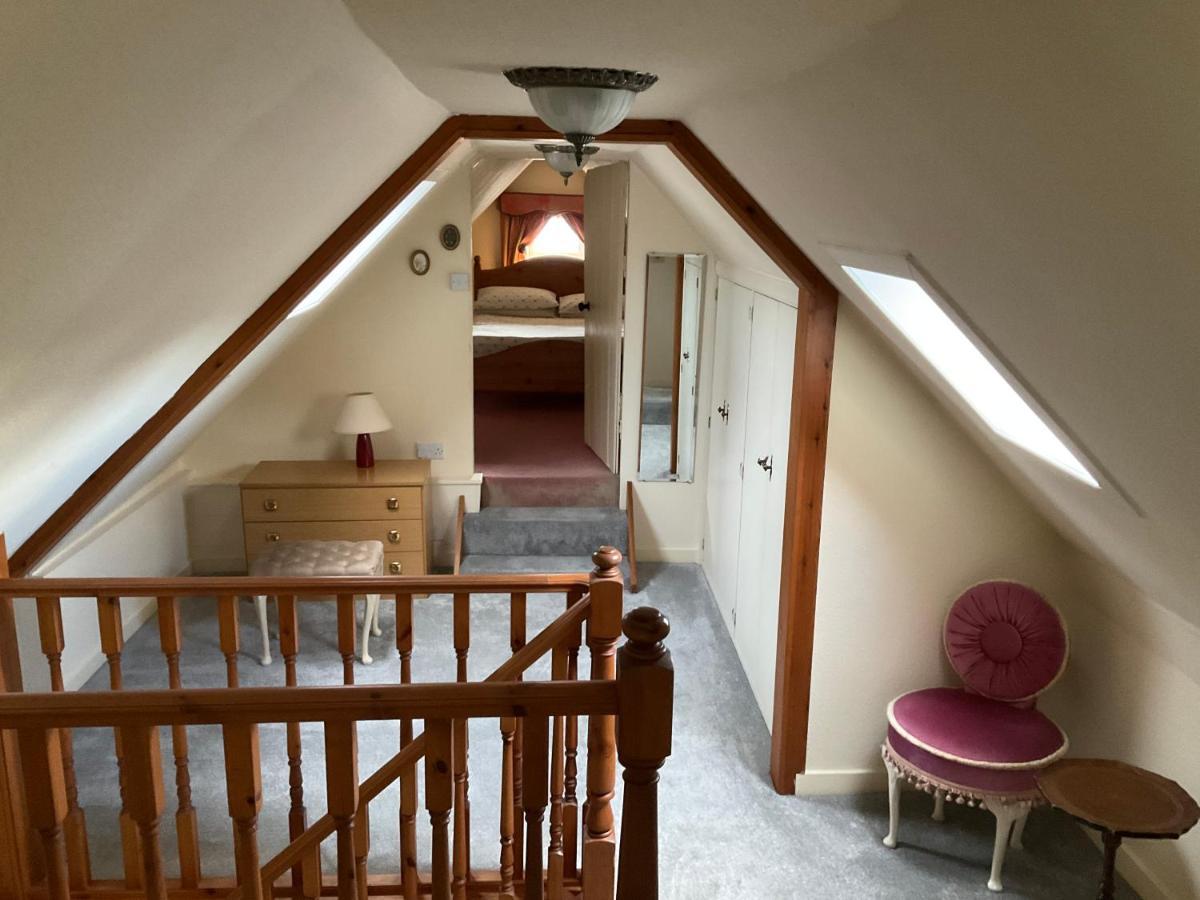 Three-Bedroom Old Cottage Free Parking Inverness Bagian luar foto