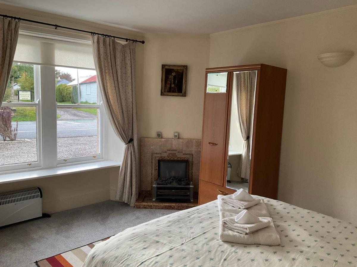 Three-Bedroom Old Cottage Free Parking Inverness Bagian luar foto