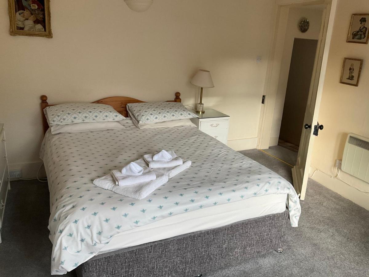 Three-Bedroom Old Cottage Free Parking Inverness Bagian luar foto