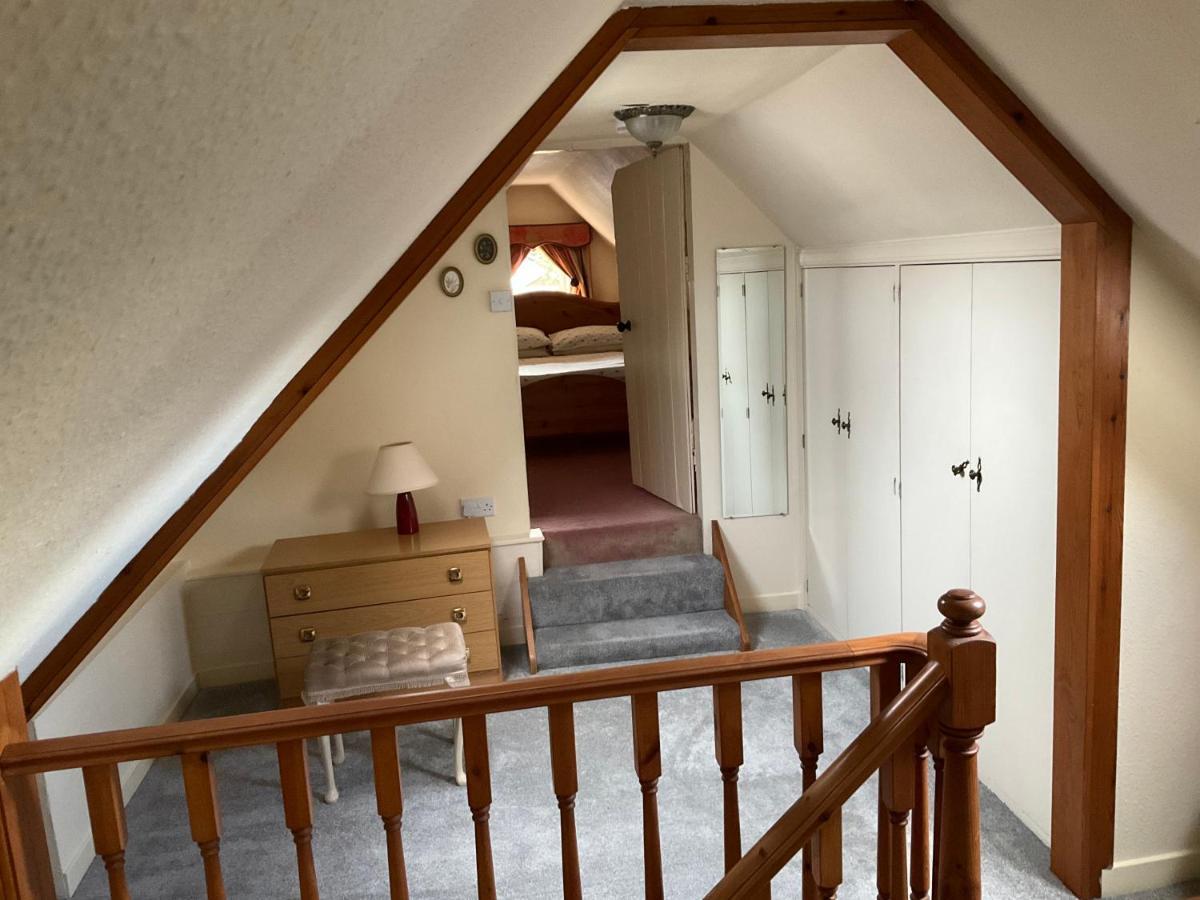 Three-Bedroom Old Cottage Free Parking Inverness Bagian luar foto
