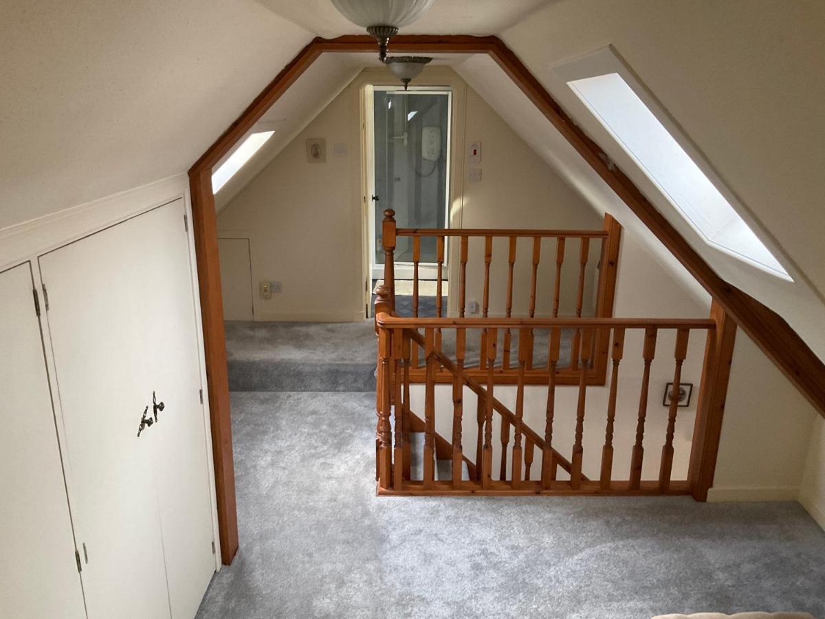 Three-Bedroom Old Cottage Free Parking Inverness Bagian luar foto