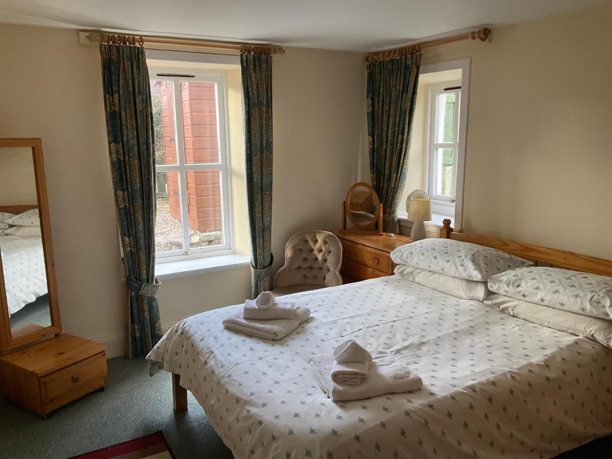 Three-Bedroom Old Cottage Free Parking Inverness Bagian luar foto